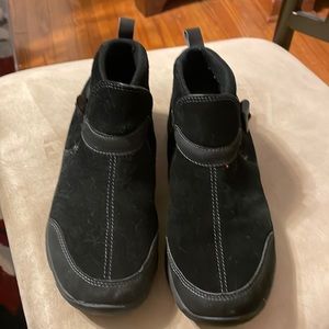 Women’s size 9 booties